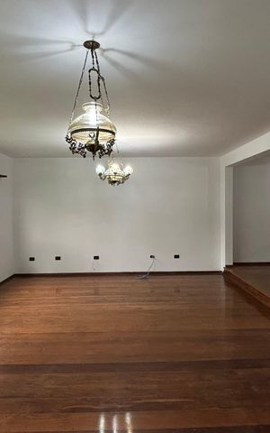 Casa à venda com 430m², 4 quartos e 6 vagasSala - Sala de Estar