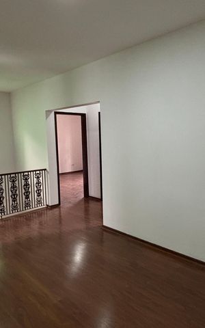 Casa à venda com 430m², 4 quartos e 6 vagasEscritório