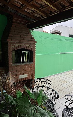 Casa à venda com 430m², 4 quartos e 6 vagasQuintal