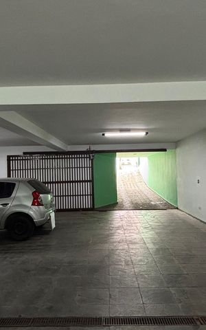 Casa à venda com 430m², 4 quartos e 6 vagasGaragem