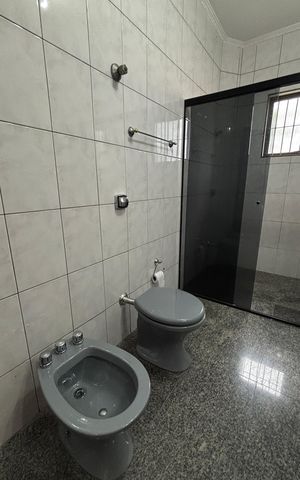 Casa à venda com 430m², 4 quartos e 6 vagasBanheiro