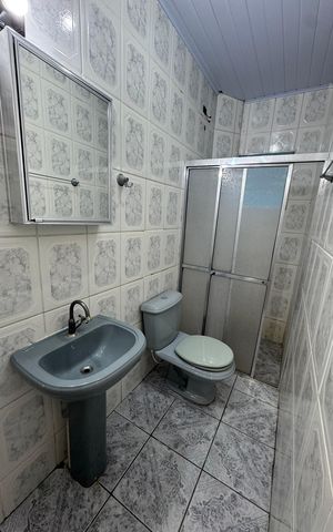 Casa à venda com 225m², 3 quartos e 2 vagasCasa - Banheiro social 