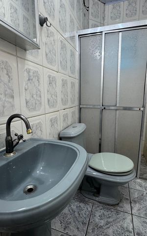 Casa à venda com 225m², 3 quartos e 2 vagasCasa - Banheiro social 