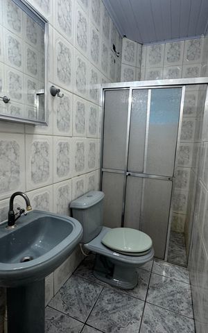 Casa à venda com 225m², 3 quartos e 2 vagasCasa - Banheiro social 