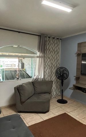 Casa à venda com 100m², 2 quartos e 2 vagas Casa à venda com 100m², 2 quartos e 2 vagasSala