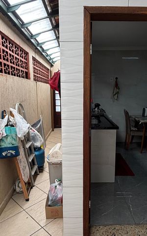 Casa à venda com 100m², 2 quartos e 2 vagas Casa à venda com 100m², 2 quartos e 2 vagasQuintal