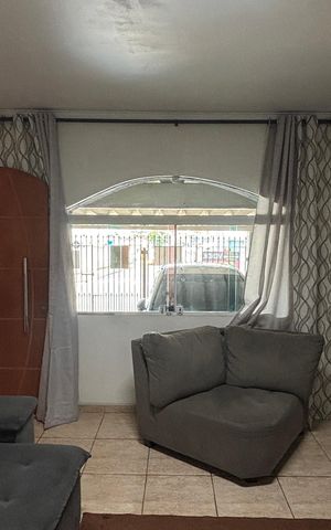 Casa à venda com 100m², 2 quartos e 2 vagas Casa à venda com 100m², 2 quartos e 2 vagasSala