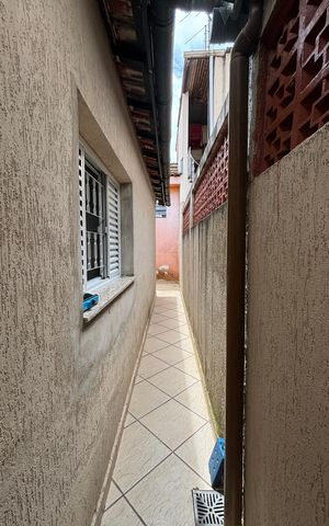 Casa à venda com 100m², 2 quartos e 2 vagas Casa à venda com 100m², 2 quartos e 2 vagasCorredor