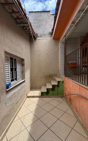 Casa à venda com 100m², 2 quartos e 2 vagas Casa à venda com 100m², 2 quartos e 2 vagasQuintal