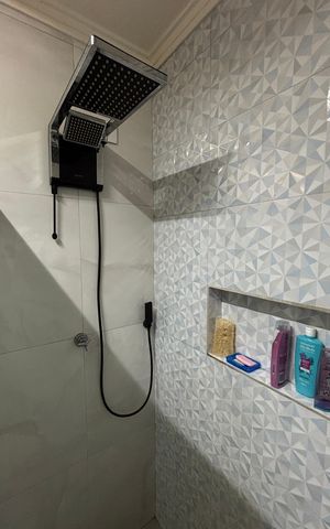 Casa à venda com 100m², 2 quartos e 2 vagas Casa à venda com 100m², 2 quartos e 2 vagasBanheiro