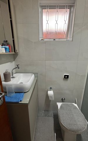 Casa à venda com 100m², 2 quartos e 2 vagas Casa à venda com 100m², 2 quartos e 2 vagasBanheiro