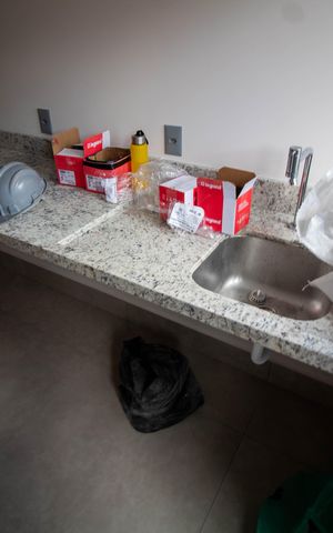 Casa de condomínio à venda com 221m², 3 quartos e 2 vagas Casa de condomínio à venda com 221m², 3 quartos e 2 vagasÁREA DE SERVIÇO