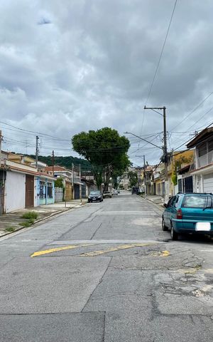 Casa à venda com 266m², 4 quartos e 3 vagas Casa à venda com 266m², 4 quartos e 3 vagasVista da Rua