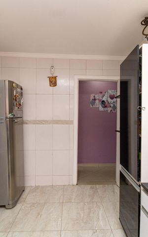 Casa à venda com 266m², 4 quartos e 3 vagas Casa à venda com 266m², 4 quartos e 3 vagasCozinha