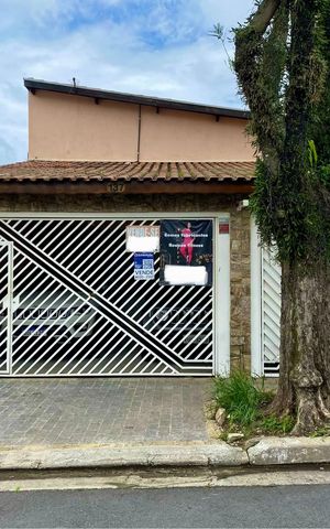 Casa à venda com 266m², 4 quartos e 3 vagas Casa à venda com 266m², 4 quartos e 3 vagasFachada