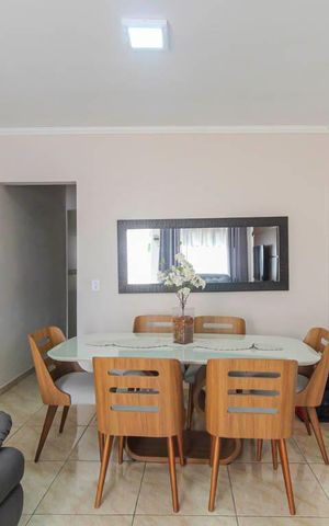 Casa à venda com 85m², 2 quartos e 2 vagas Casa à venda com 85m², 2 quartos e 2 vagasSala