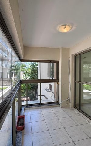 Apartamento à venda com 85m², 3 quartos e 1 vaga Apartamento à venda com 85m², 3 quartos e 1 vagaVaranda