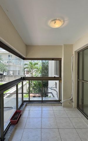 Apartamento à venda com 85m², 3 quartos e 1 vaga Apartamento à venda com 85m², 3 quartos e 1 vagaVaranda