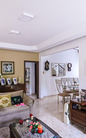 Casa de condomínio à venda com 250m², 5 quartos e 4 vagasSala