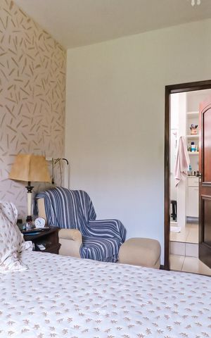 Casa de condomínio à venda com 250m², 5 quartos e 4 vagasQuarto 2 - Suíte
