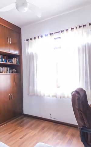 Casa de condomínio à venda com 250m², 5 quartos e 4 vagasQuarto 4