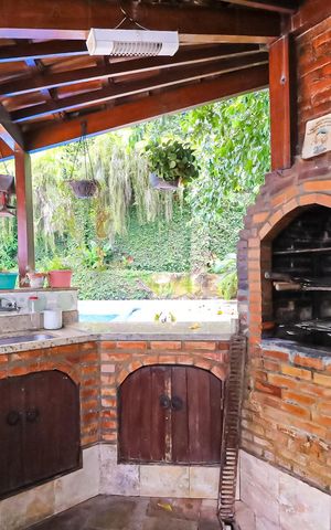Casa de condomínio à venda com 250m², 5 quartos e 4 vagasChurrasqueira