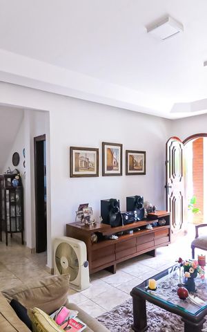 Casa de condomínio à venda com 250m², 5 quartos e 4 vagasSala