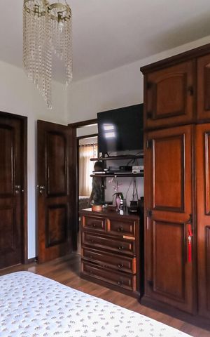 Casa de condomínio à venda com 250m², 5 quartos e 4 vagasQuarto 2 - Suíte