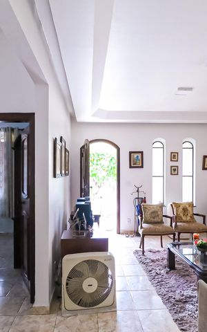 Casa de condomínio à venda com 250m², 5 quartos e 4 vagasSala