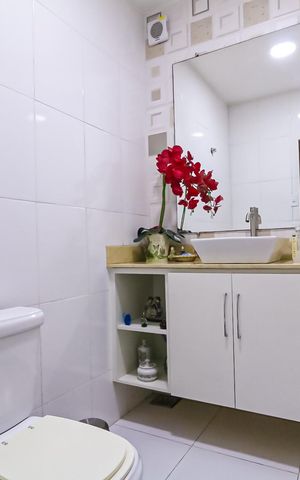 Casa de condomínio à venda com 250m², 5 quartos e 4 vagasLavabo