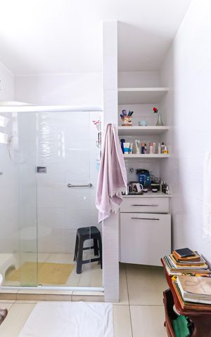 Casa de condomínio à venda com 250m², 5 quartos e 4 vagasBanheiro da Suíte 2