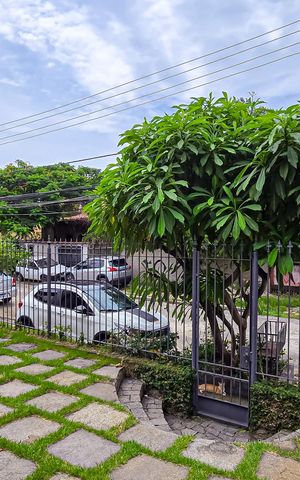 Casa de condomínio à venda com 250m², 5 quartos e 4 vagasFachada casa
