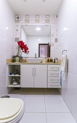 Casa de condomínio à venda com 250m², 5 quartos e 4 vagasLavabo