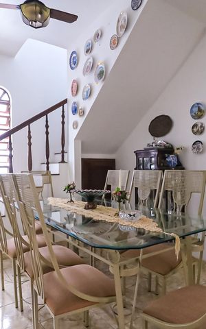 Casa de condomínio à venda com 250m², 5 quartos e 4 vagasDetalhe Sala