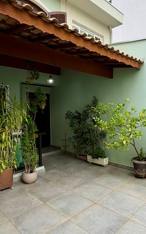 Casa à venda com 150m², 3 quartos e 3 vagas Casa à venda com 150m², 3 quartos e 3 vagasVaranda 3