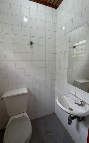Casa à venda com 150m², 3 quartos e 3 vagas Casa à venda com 150m², 3 quartos e 3 vagasBanheiro - Edícula