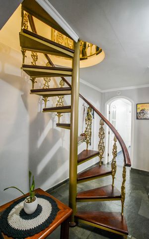 Casa à venda com 185m², 3 quartos e 2 vagas Casa à venda com 185m², 3 quartos e 2 vagasSala