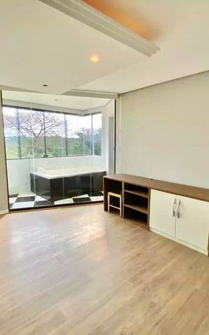 Casa para alugar com 597m², 4 quartos e 6 vagas Casa para alugar com 597m², 4 quartos e 6 vagasQuarto 1