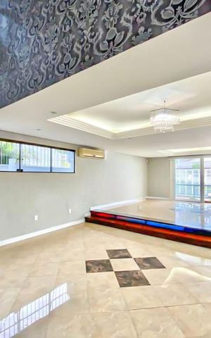 Casa para alugar com 597m², 4 quartos e 6 vagas Casa para alugar com 597m², 4 quartos e 6 vagasSala