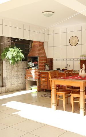 Casa à venda com 180m², 3 quartos e 2 vagasÁrea de Serviço