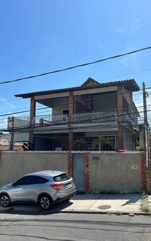 Casa à venda com 321m², 5 quartos e 3 vagasFachada