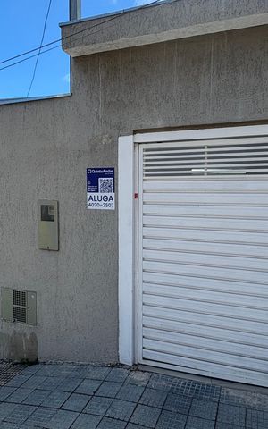Casa para alugar com 80m², 3 quartos e 1 vaga Casa para alugar com 80m², 3 quartos e 1 vagaFachada