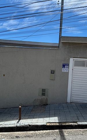 Casa para alugar com 80m², 3 quartos e 1 vaga Casa para alugar com 80m², 3 quartos e 1 vagaFachada
