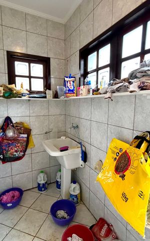 Casa à venda com 160m², 3 quartos e 2 vagasÁrea de Serviço