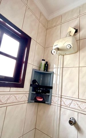 Casa à venda com 160m², 3 quartos e 2 vagasBanheiro 1