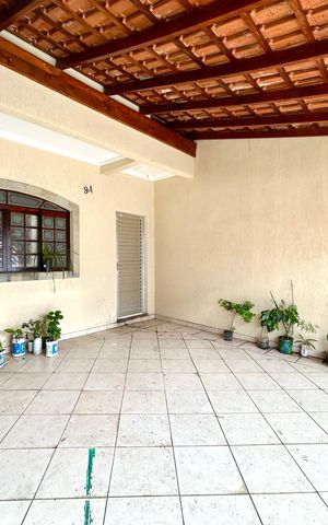 Casa à venda com 160m², 3 quartos e 2 vagasGaragem