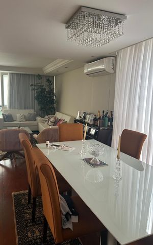 Apartamento à venda com 210m², 3 quartos e 2 vagas Apartamento à venda com 210m², 3 quartos e 2 vagasSala de jantar