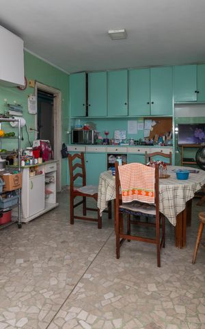 Casa à venda com 331m², 5 quartos e 4 vagas Casa à venda com 331m², 5 quartos e 4 vagasCozinha