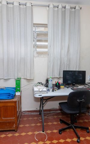 Casa à venda com 331m², 5 quartos e 4 vagas Casa à venda com 331m², 5 quartos e 4 vagasQuarto do Subsolo