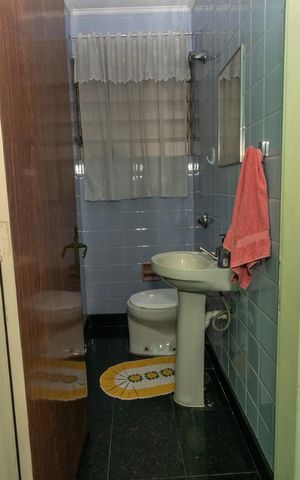 Casa à venda com 331m², 5 quartos e 4 vagas Casa à venda com 331m², 5 quartos e 4 vagasLavabo